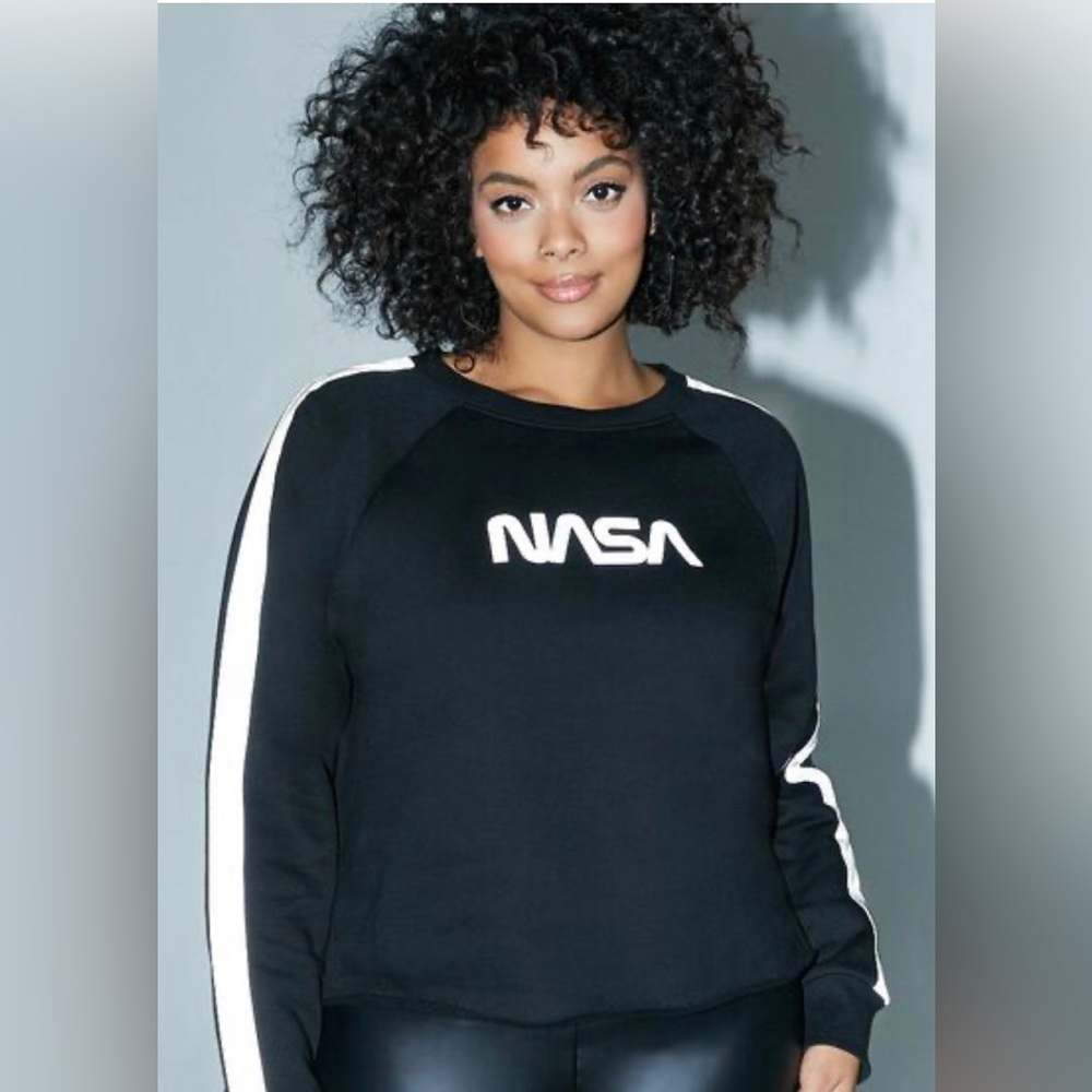 Forever 21 black NASA crop sweatshirt - 3X